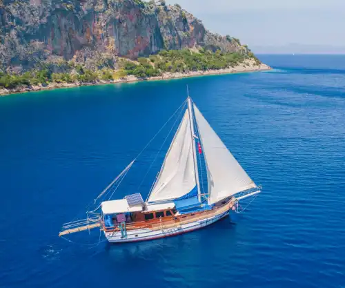 12 Kişilik Konforlu Tekne ile Gezi, Yüzme ve Eğlence Deneyimi