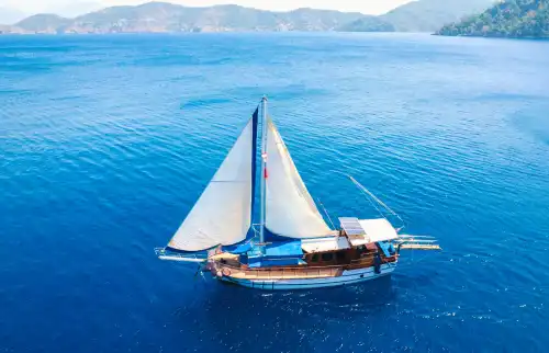 12 Kişilik Konforlu Tekne ile Gezi, Yüzme ve Eğlence Deneyimi