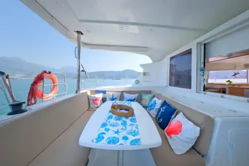 Denizin Üzerinde Lüks ve Konfor: Fethiye Çıkışlı 4 Kabinli, 8 Kişilik Katamaran Deneyimi