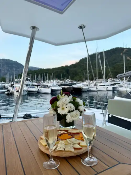 Fethiye'de Bali 4.6 Katamaran Kiralama | 2025 Model 5+1 Kabin 