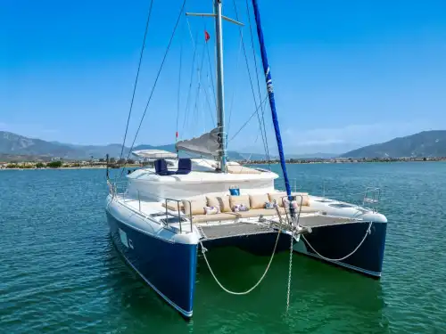 Denizin Üzerinde Lüks ve Konfor: Fethiye Çıkışlı 4 Kabinli, 8 Kişilik Katamaran Deneyimi
