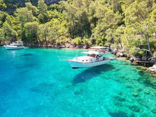 Fethiye Koylarında Keyifli ve Rahatlatıcı Bir Günlük Deniz Turu
