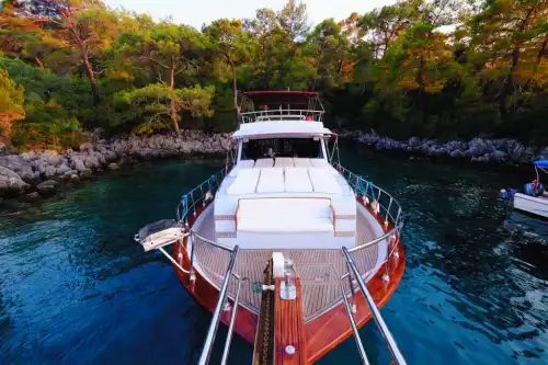 Fethiye Koylarında Keyifli ve Rahatlatıcı Bir Günlük Deniz Turu