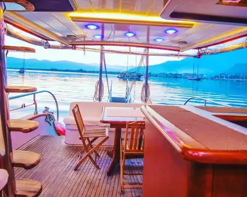 Fethiye Koylarında Keyifli ve Rahatlatıcı Bir Günlük Deniz Turu