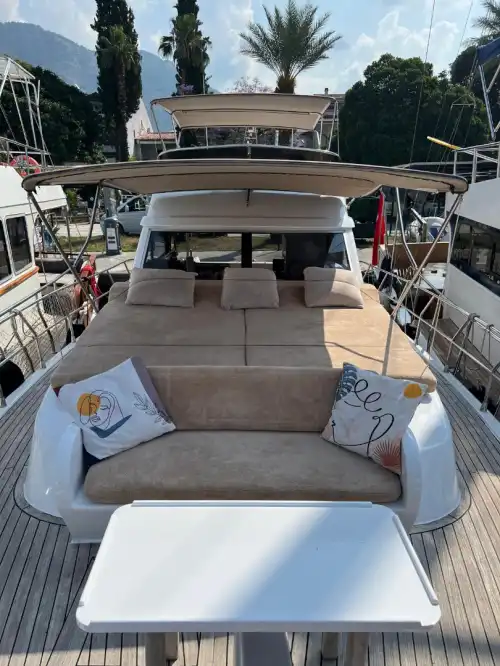 Enjoy a Luxurious Sea Adventure in Göcek with an 8-Person Motor Yacht!