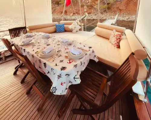 Отправьтесь в плавание по Гёчеку на 3-каютной гулете