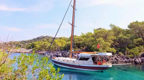 Отправьтесь в плавание по Гёчеку на 3-каютной гулете