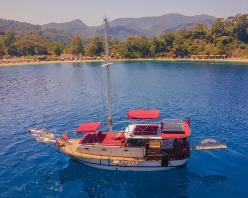 Откройте для себя великолепное побережье Гёчека с экипажем