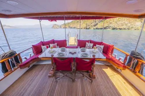 Откройте для себя великолепное побережье Гёчека с экипажем