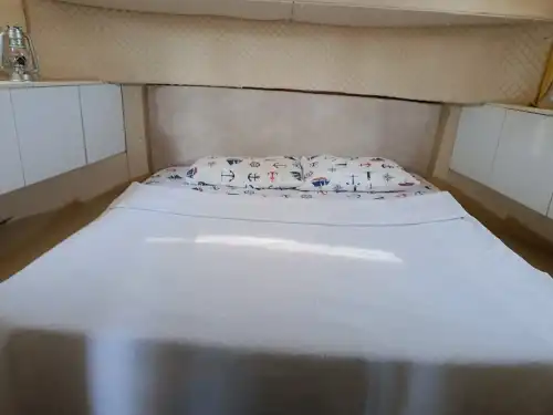 Вместимость 10 человек, экипаж на борту и топливо включено