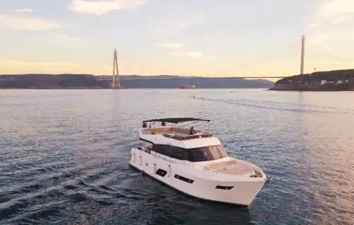 Круиз в Геджеке на комфортабельной и стильной траулерной яхте на 12 человек