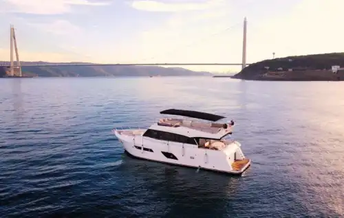 Круиз в Геджеке на комфортабельной и стильной траулерной яхте на 12 человек