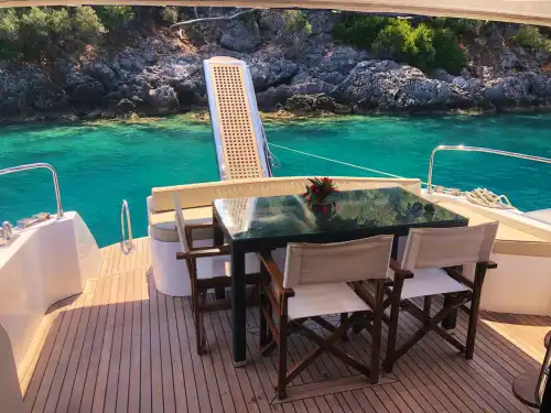 13m Custom-Built Yacht – Spacious Cabins, Ultimate Comfort