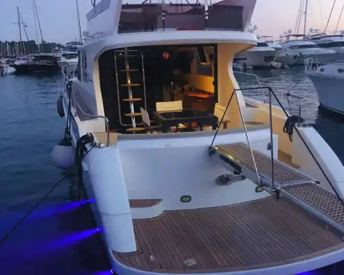 13m Custom-Built Yacht – Spacious Cabins, Ultimate Comfort