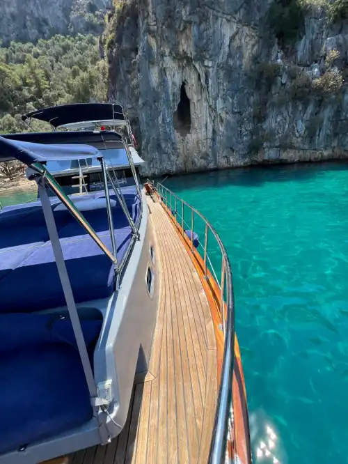 Гёджек: аренда яхты | дневной чартер до 12, с ночёвкой до 6, кондиционер, топливо включено