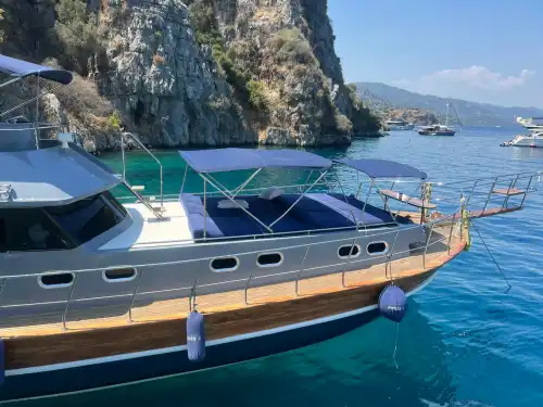 Гёджек: аренда яхты | дневной чартер до 12, с ночёвкой до 6, кондиционер, топливо включено