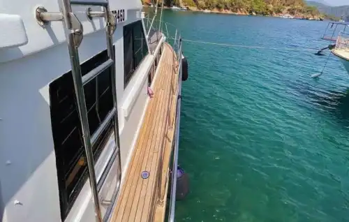 7 Kişilik Kapasiteli Özel Tekne ile Göcek'te Deniz Keyfi