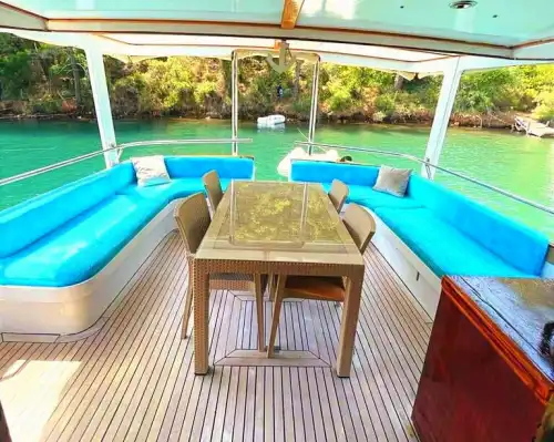 Luxury 2-Cabin Motor Yacht – Perfect for Special Occasions