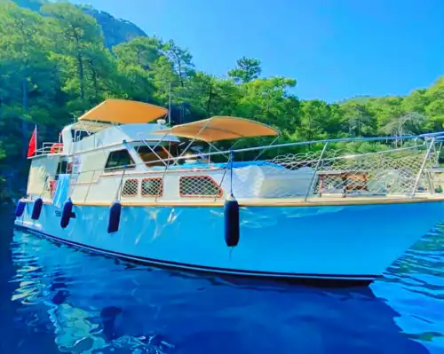 Luxury 2-Cabin Motor Yacht – Perfect for Special Occasions