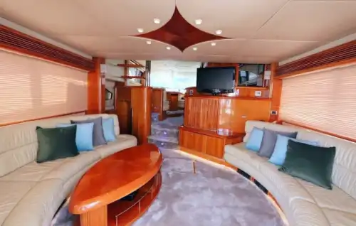 24,5-метровая моторная яхта Sunseeker для ежедневной аренды или размещения в Гёджеке