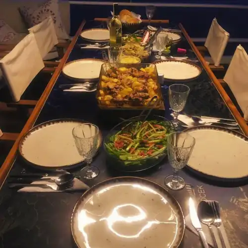 Просторный гулет с 3 каютами – Расслабьтесь и наслаждайтесь морем