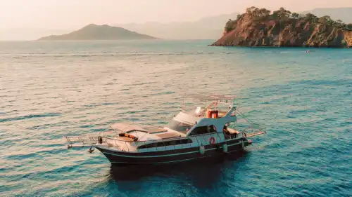 Göcek Tekne Kiralama | 12 Kişi Günübirlik, 6 Kişi Konaklamalı, Klimalı, Yakıt Dahil