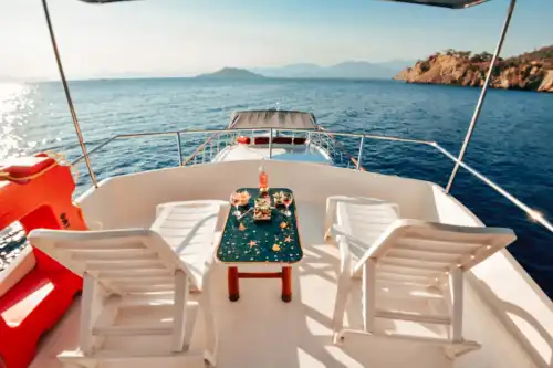 Göcek Tekne Kiralama | 12 Kişi Günübirlik, 6 Kişi Konaklamalı, Klimalı, Yakıt Dahil