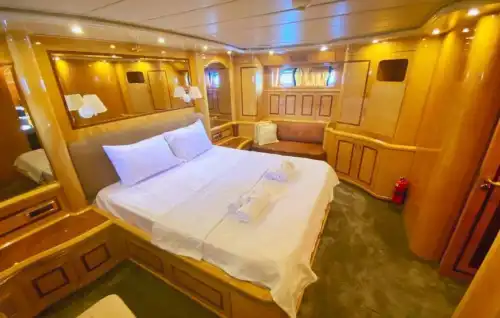 Sail to the Blue Sea of ​​the Aegean with a Luxury Yacht for 8 People with Accommodation