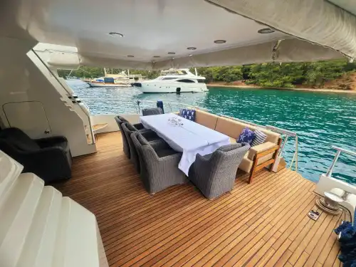 5 Kabinli, 10 Kişilik Motoryat – Aileler ve Arkadaş Grupları İçin Mükemmel Seçim