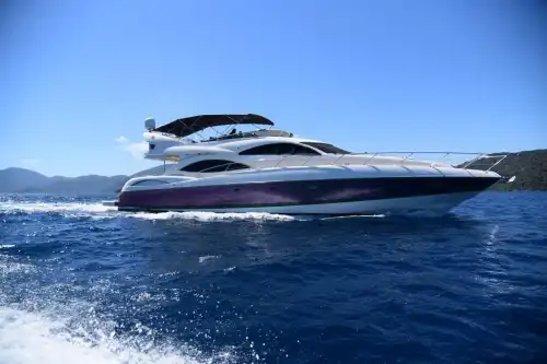 Göcek’te 24,5 Metrelik Sunseeker Motoryat Günübirlik veya Konaklamalı Kiralama