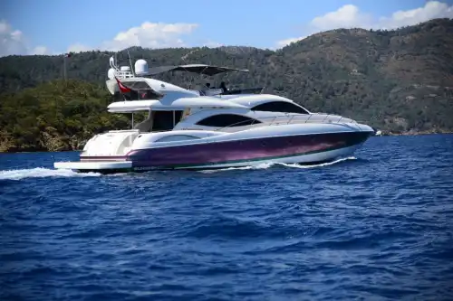 Göcek’te 24,5 Metrelik Sunseeker Motoryat Günübirlik veya Konaklamalı Kiralama