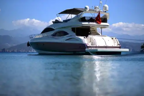 Göcek’te 24,5 Metrelik Sunseeker Motoryat Günübirlik veya Konaklamalı Kiralama