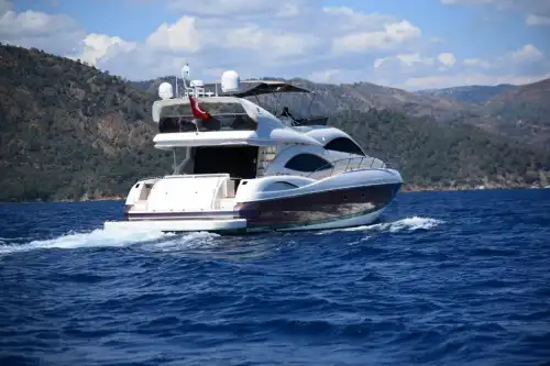 Göcek’te 24,5 Metrelik Sunseeker Motoryat Günübirlik veya Konaklamalı Kiralama