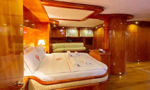 Göcek Lüks Yat Kiralama | 36,3 m, 5 Kabin, 11 Kişi, Merkezi Klima