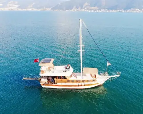 Fethiye’de Aileler İçin 12 Kişilik Konforlu Özel Tekne