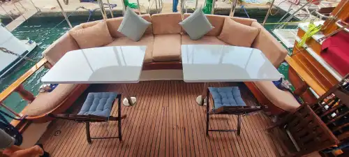 Fethiye’de Aileler İçin 12 Kişilik Konforlu Özel Tekne