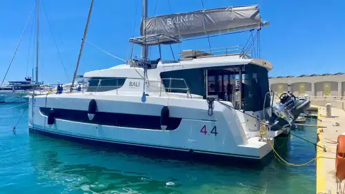 Göcek'te Bali 4.4 Katamaran Kiralama | 2024 Model 4+1 Kabin Kaptansız Charter