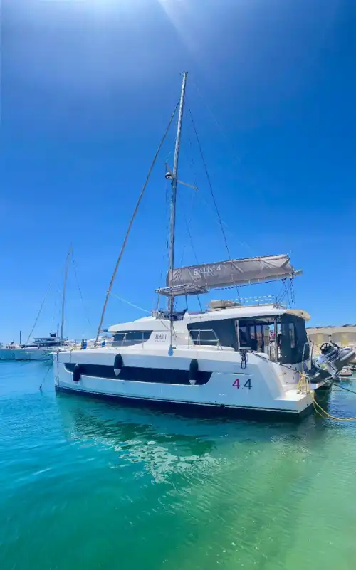 Göcek'te Bali 4.4 Katamaran Kiralama | 2024 Model 4+1 Kabin Kaptansız Charter