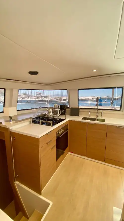 Göcek'te Bali 4.4 Katamaran Kiralama | 2024 Model 4+1 Kabin Kaptansız Charter