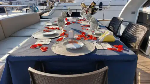 Antalya'da 16 Kişilik Kapasitesiyle Evlilik teklifleri, Doğum günleri ve İş organizasyonlarına Uygun Tekne Kirala