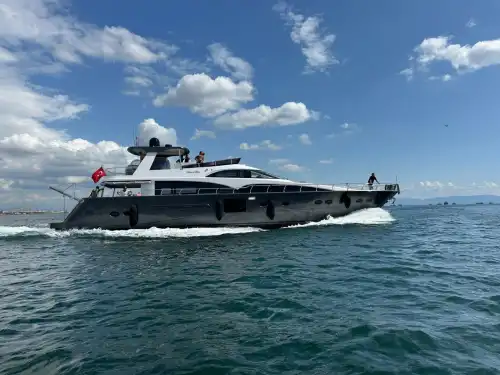 Роскошное морское путешествие на оригинальной 27-метровой моторной яхте с отправлением из Стамбула!