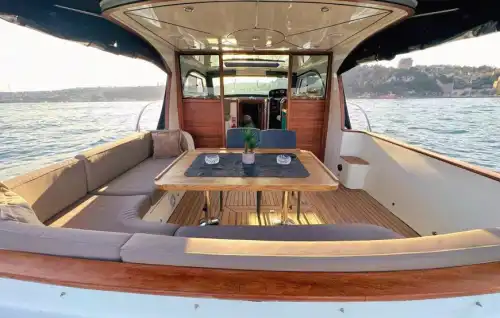 Anadolu Hisarı’ndan Ayrıcalıklı Bir Deniz Turu İçin Lüks Yat Kiralayın!