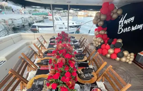 Идеальный выбор для романтических моментов и веселых вечеринок в Стамбуле