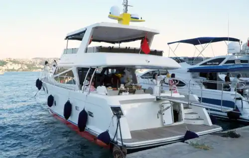 Идеальный выбор для романтических моментов и веселых вечеринок в Стамбуле