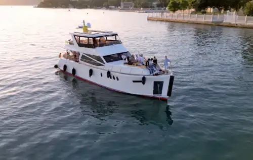 Идеальный выбор для романтических моментов и веселых вечеринок в Стамбуле