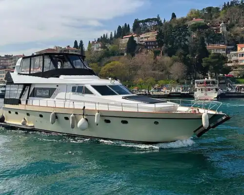 Просторная и комфортная яхта на 18 человек – почасовая или дневная аренда