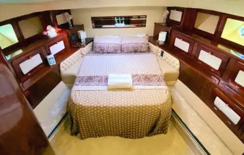 Наслаждение VIP-моторной яхтой в синих водах Босфора – аренда с капитаном