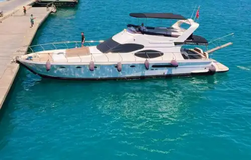 Наслаждение VIP-моторной яхтой в синих водах Босфора – аренда с капитаном