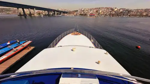Незабываемые моменты на Босфоре на яхте с 4 каютами – на день или с ночёвкой