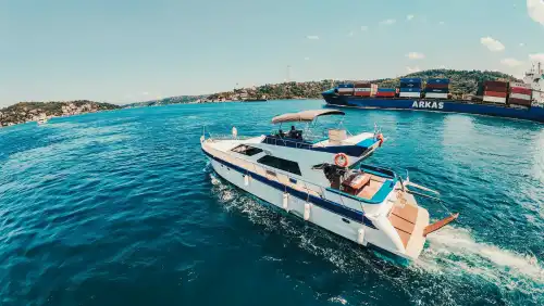 Незабываемые моменты на Босфоре на яхте с 4 каютами – на день или с ночёвкой